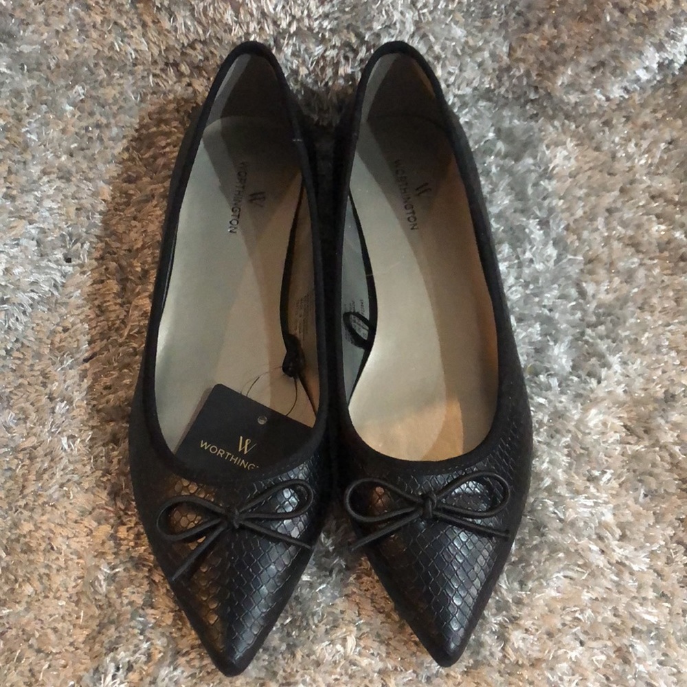 NWT- Worthington Black Snake Pointed Toe Flats - Picture 3 of 9